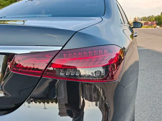 Mercedes-Benz E-Class — Фото автомобиля 8