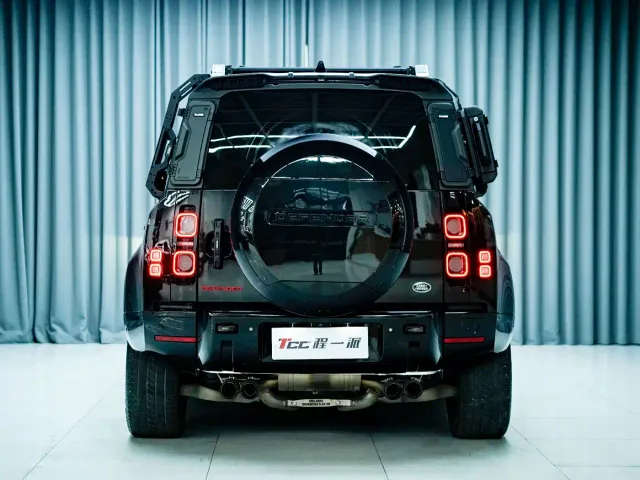 Land Rover Defender — Фото автомобиля 7