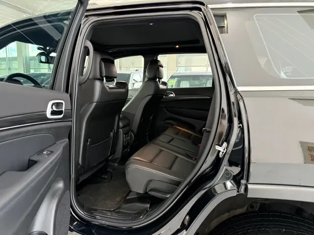 Jeep Grand Cherokee — Фото автомобиля 6