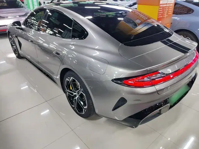 Xiaomi SU7 — Фото автомобиля 4
