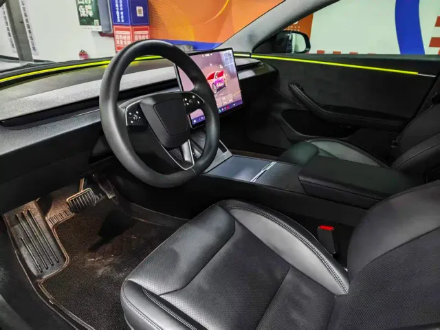 Tesla Model 3 — Фото автомобиля 6