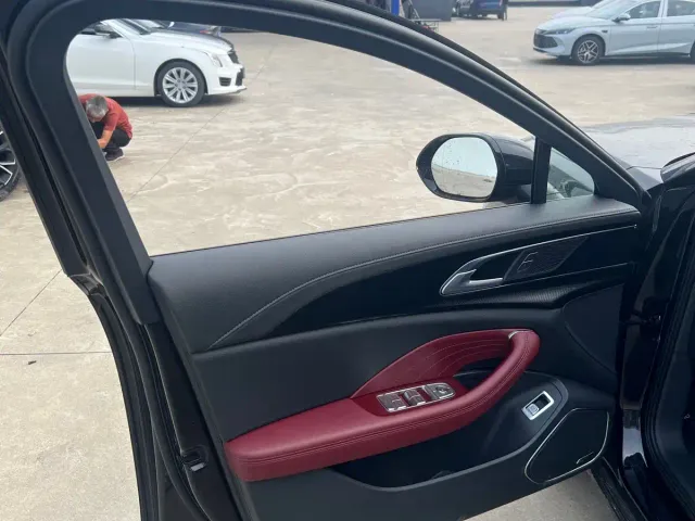 Hongqi Hongqi H5 2025 1.5T DCT Mystic Shadow — Фото автомобиля 5