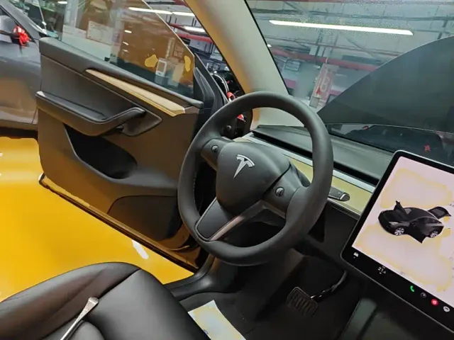 Tesla Model Y — Фото автомобиля 10