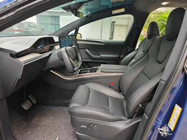 Tesla Model X — Фото автомобиля 5