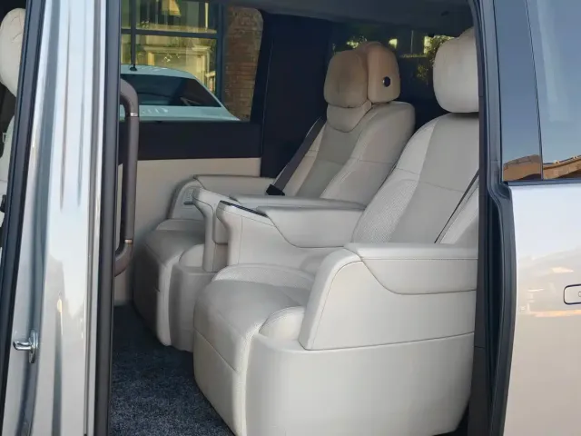 Li Auto MEGA — Фото автомобиля 15