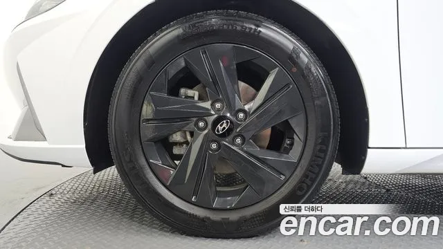 Hyundai Avante CN7 — Фото автомобиля 5