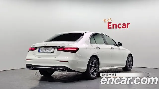 Mercedes-Benz E-Class — Фото автомобиля 2