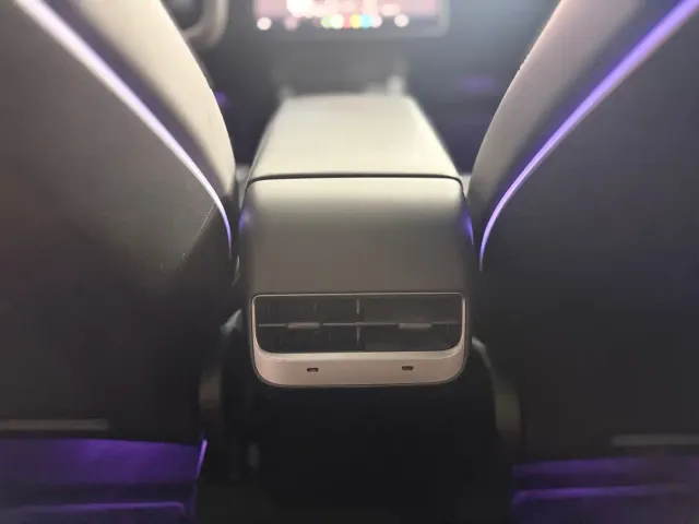 Tesla Model Y — Фото автомобиля 16