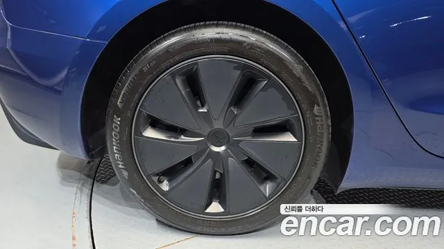Tesla Model 3 — Фото автомобиля 21