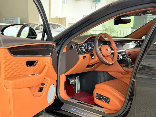 Bentley Flying Spur — Фото автомобиля 4