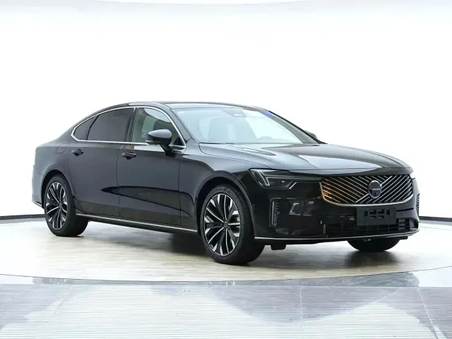 Volvo S90 — Фото автомобиля 3