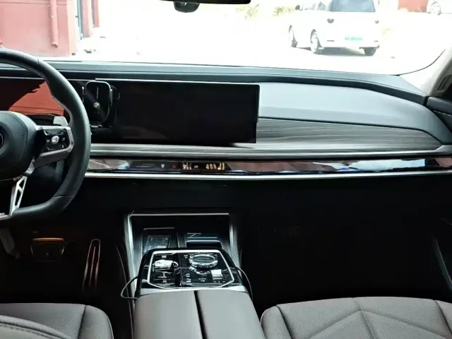 BMW 7 Series — Фото автомобиля 6