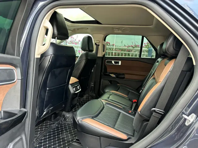 Ford Explorer — Фото автомобиля 9