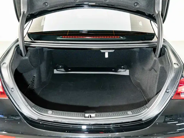 Mercedes-Benz E-Class — Фото автомобиля 23