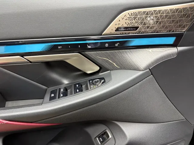 BMW i5 — Фото автомобиля 12