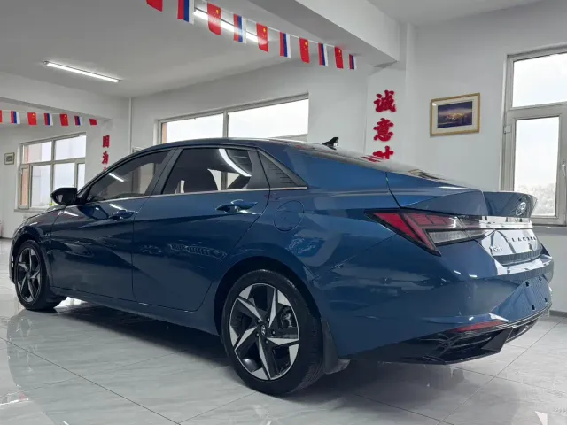 Hyundai Elantra — Фото автомобиля 4