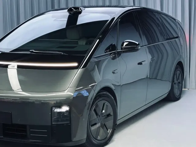 Li Auto MEGA — Фото автомобиля 25