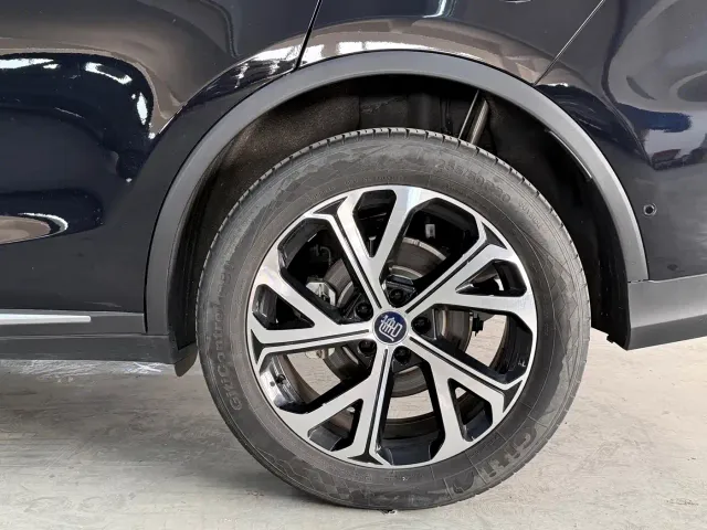BYD Tang — Фото автомобиля 13