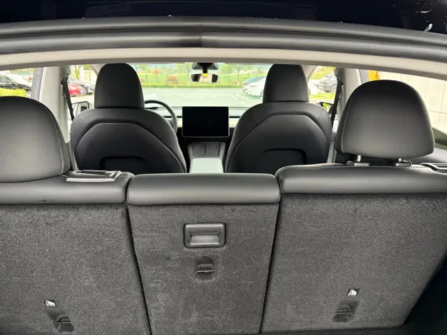 Tesla Model Y — Фото автомобиля 14