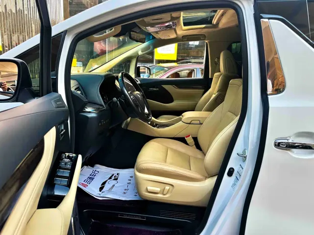 Toyota Alphard — Фото автомобиля 5
