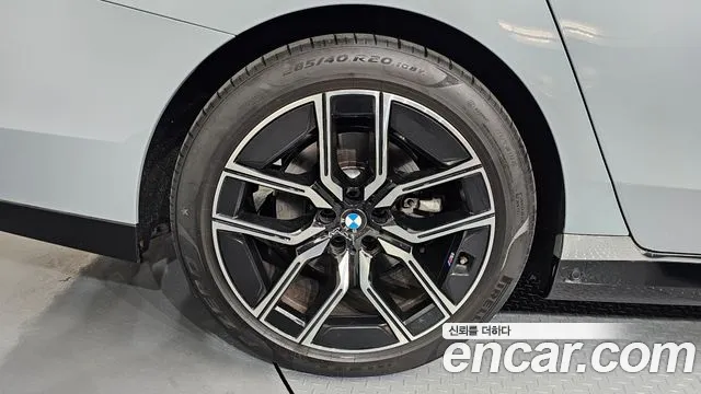BMW 7-Series 7 серия (G70) 740i xDrive M Sport — Фото автомобиля 4