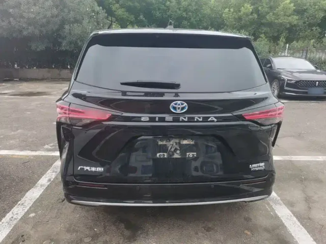 Toyota Sienna — Фото автомобиля 5