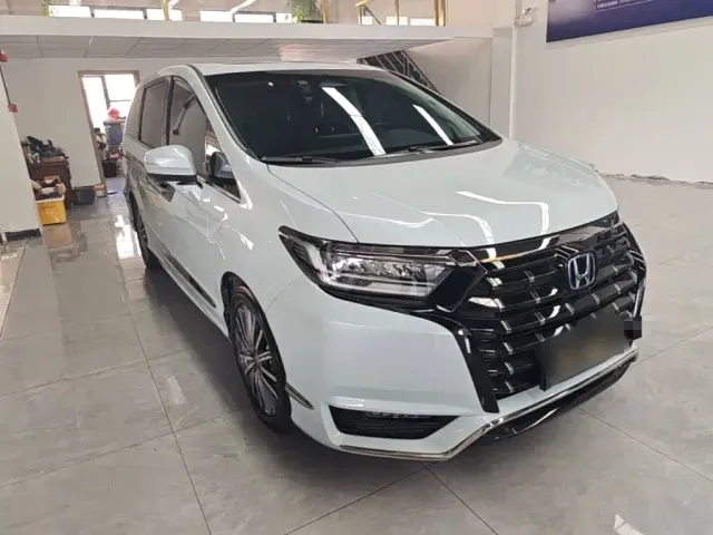 Honda Elysion — Фото автомобиля 3