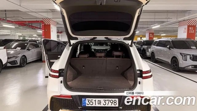 Genesis GV70 — Фото автомобиля 16
