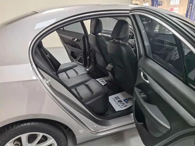 Geely Emgrand — Фото автомобиля 14