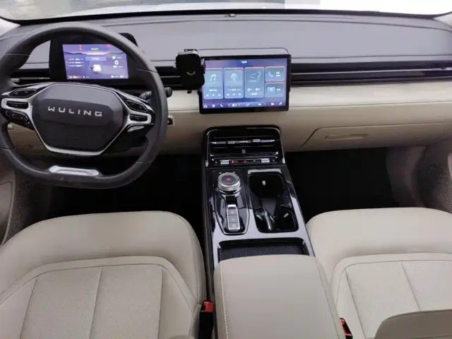 Wuling Starlight — Фото автомобиля 12
