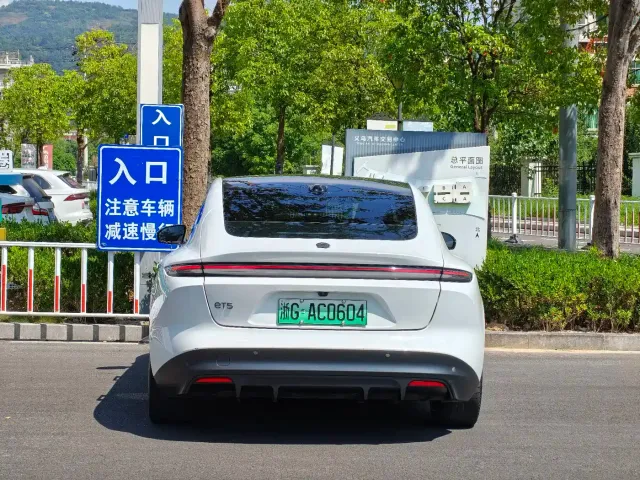 NIO NIO ET5 2022 75kWh — Фото автомобиля 12
