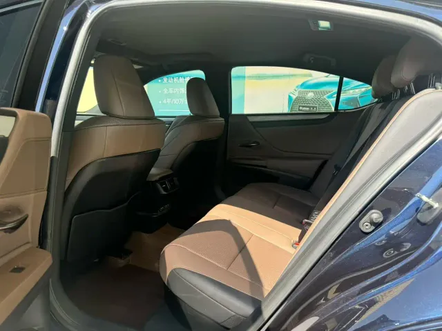 Lexus ES — Фото автомобиля 6
