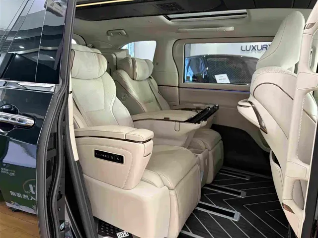 Lexus LM — Фото автомобиля 13