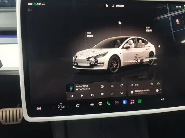 Tesla Model 3 — Фото автомобиля 14
