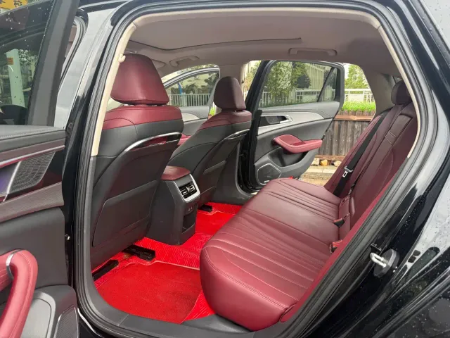 Hongqi H5 — Фото автомобиля 9