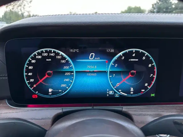 Mercedes-Benz E-Class — Фото автомобиля 11