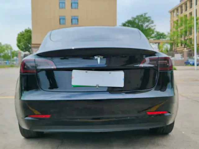 Tesla Model 3 — Фото автомобиля 5