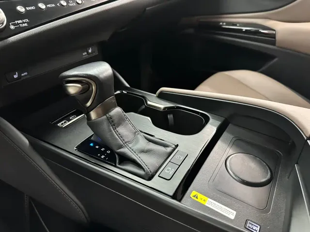Lexus ES — Фото автомобиля 10