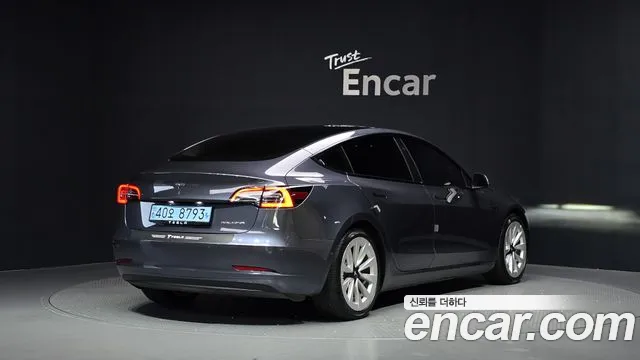 Tesla Model 3 — Фото автомобиля 2