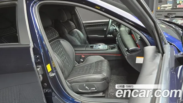 Genesis G90 Бензин 3.5 Turbo e-S/C AWD LWB — Фото автомобиля 12