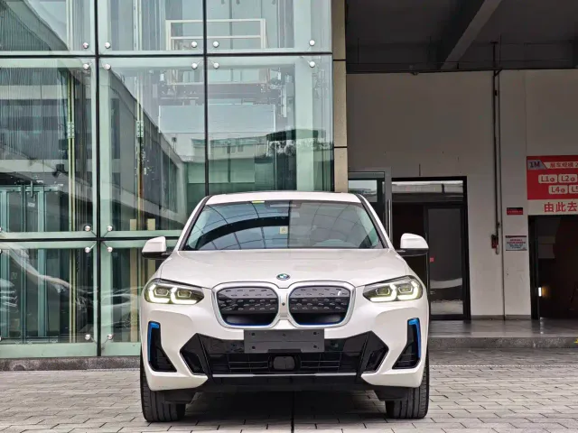 BMW iX3 — Фото автомобиля 5