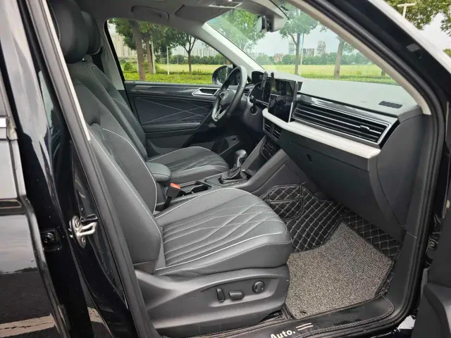 Volkswagen Tiguan L — Фото автомобиля 10
