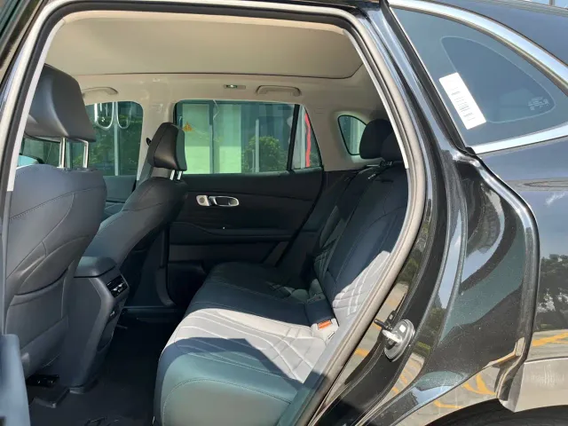 Geely Galaxy Starship 7 EM-i — Фото автомобиля 9