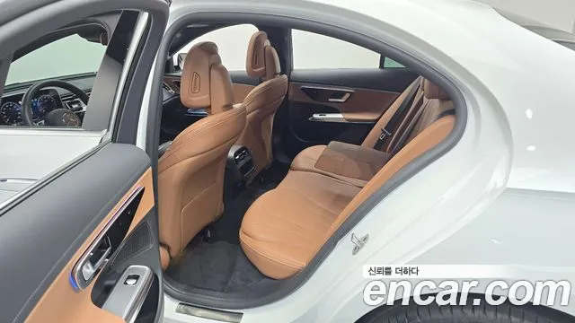 Mercedes-Benz E-Class — Фото автомобиля 17