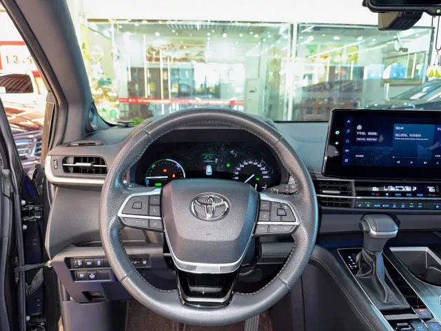 Toyota Sienna — Фото автомобиля 9