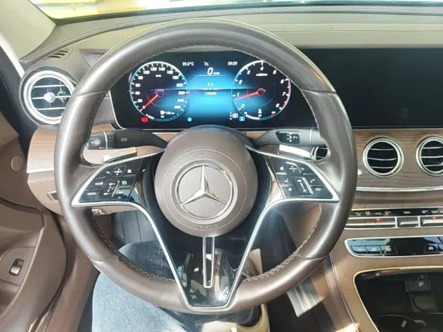 Mercedes-Benz E-Class — Фото автомобиля 10