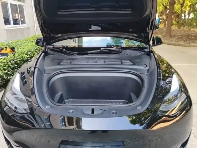 Tesla Model Y — Фото автомобиля 19