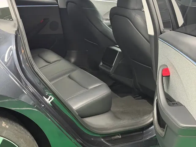 Tesla Model 3 — Фото автомобиля 12