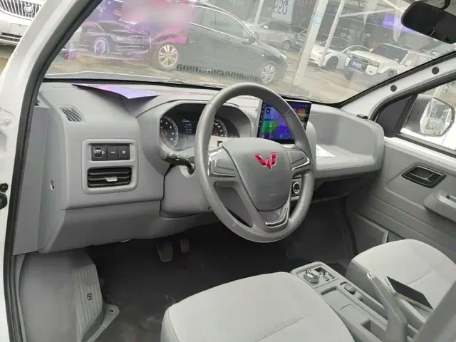 Wuling Yangguang — Фото автомобиля 9
