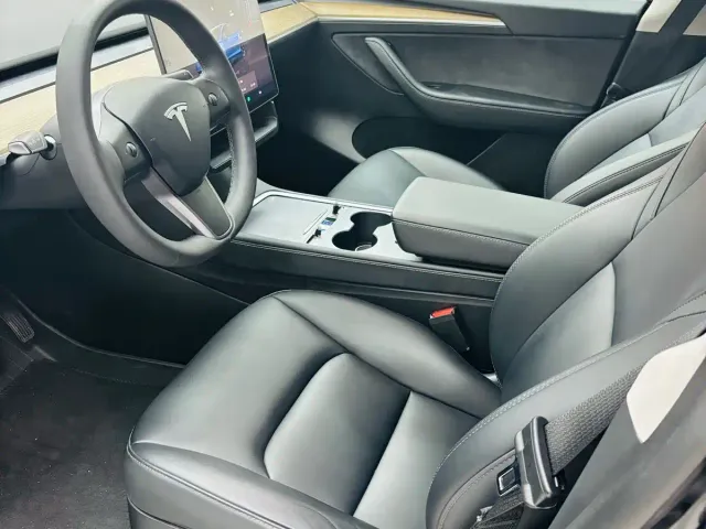 Tesla Model Y — Фото автомобиля 6
